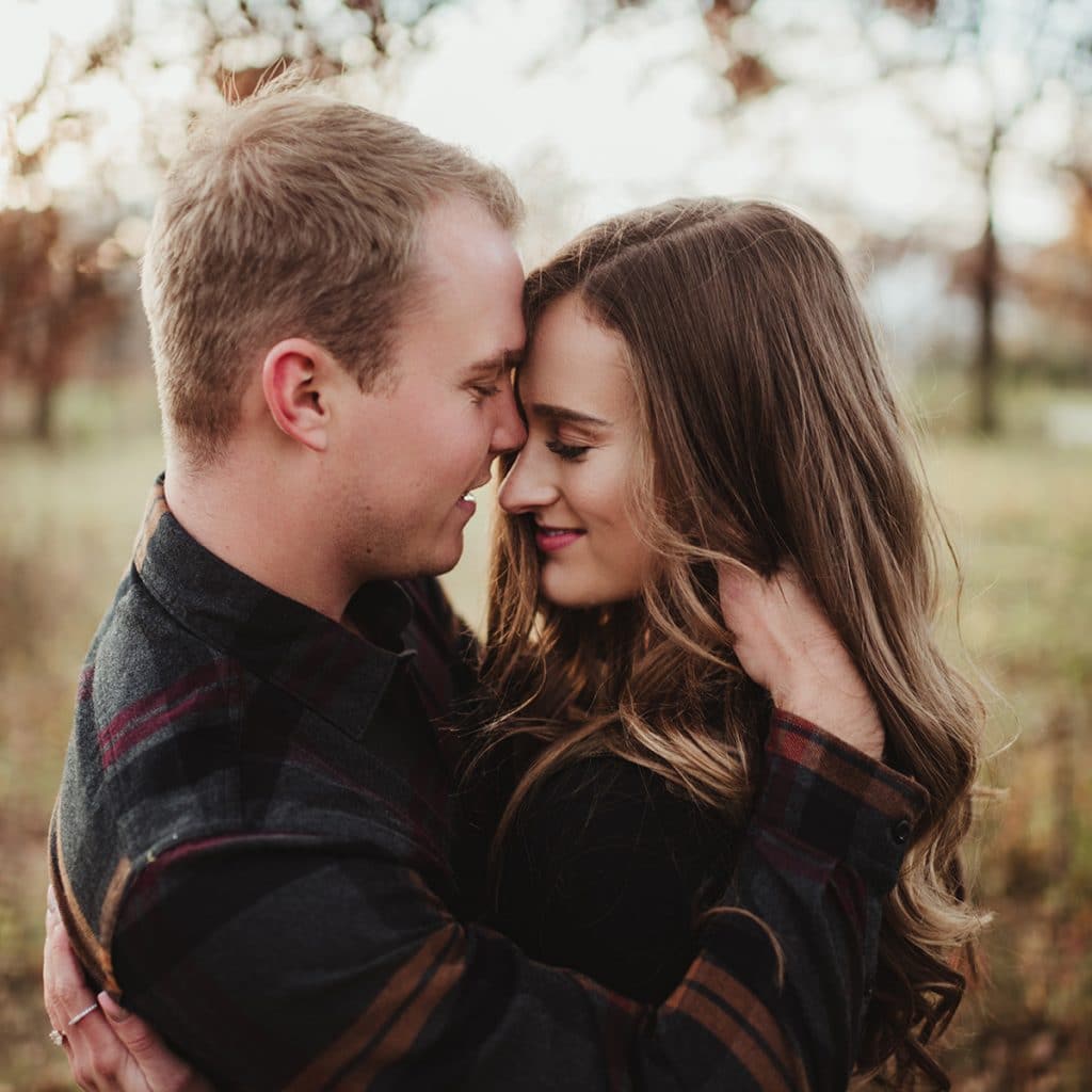 Couple's Romantic Posing | Short - Twig & Olive