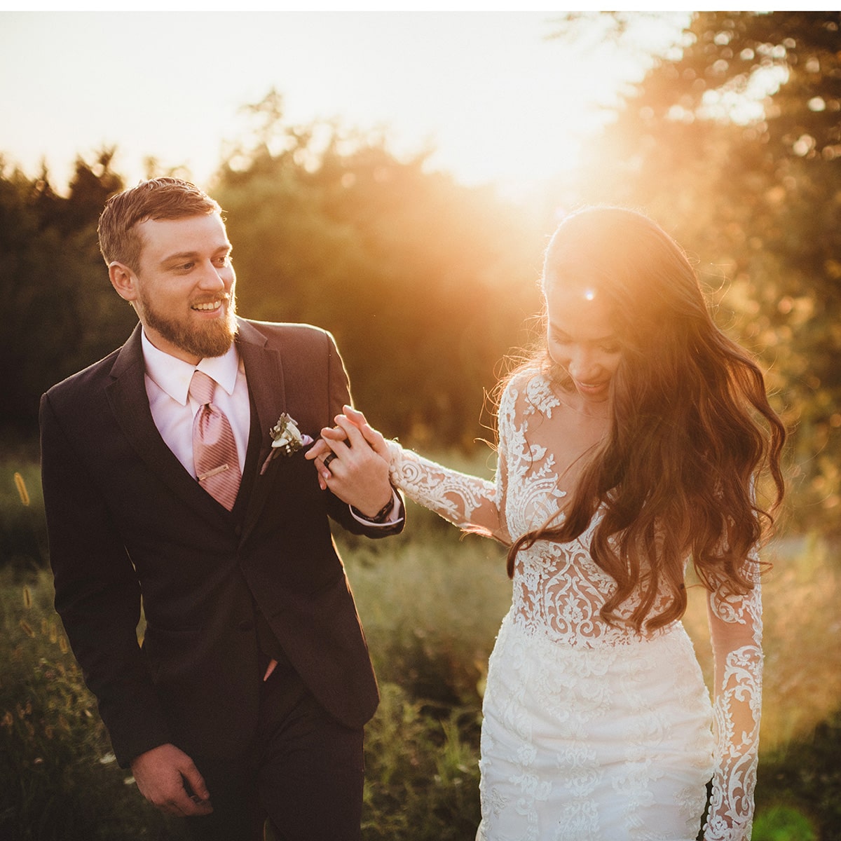 11 Wedding Pose Ideas You NEED To Do! - Breezy Photography
